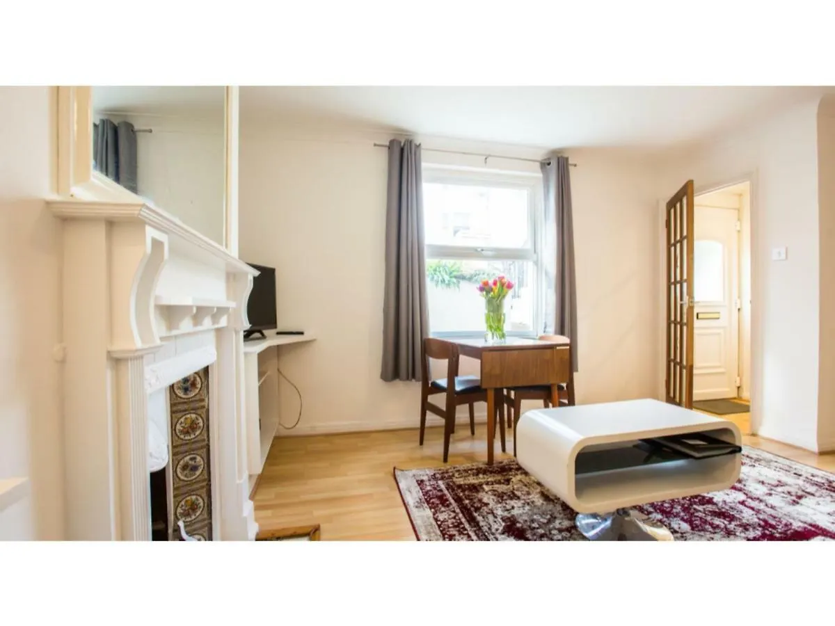 Elegant 1Bdr W/Private Garden In Vibrant Brighton 아파트